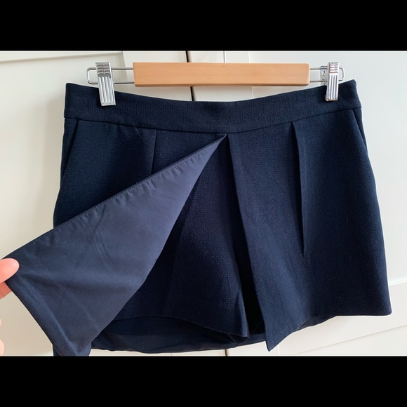 Club Monaco skort - Picture 2 of 7